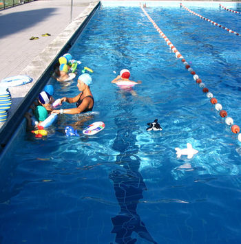 Swimming class on Lake Como at Lido Villa Olmo 0