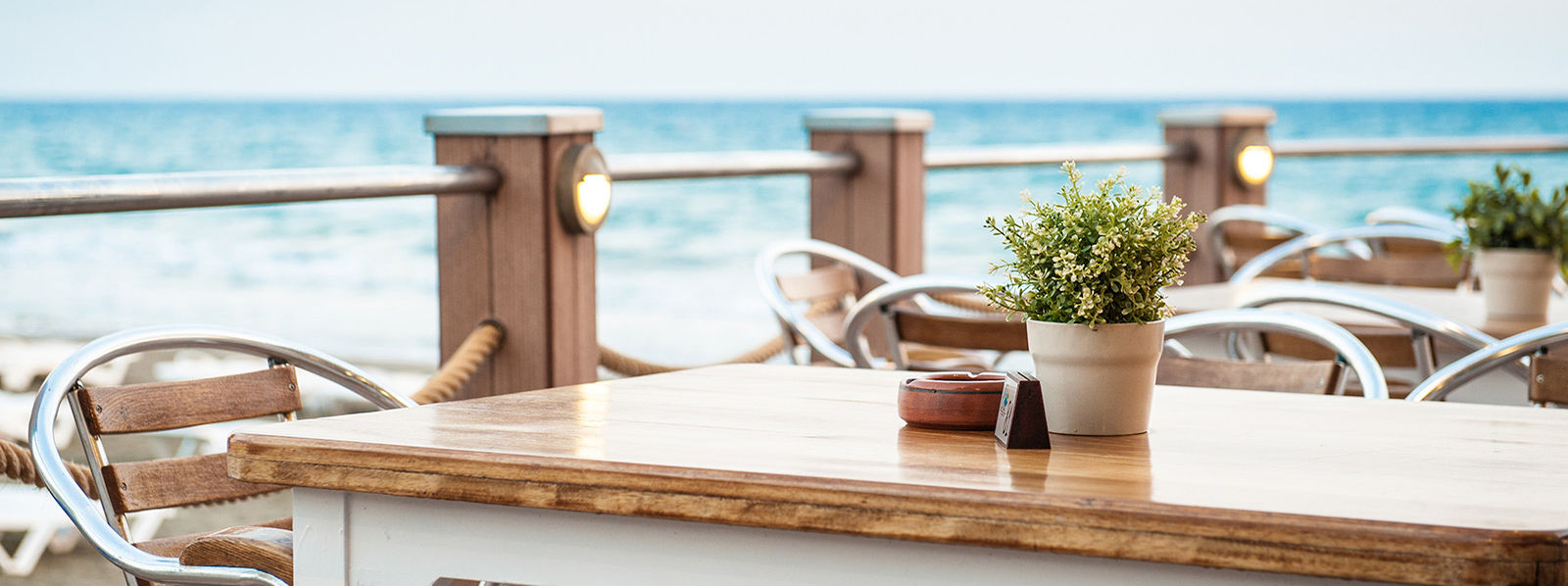 Il Beach Bar di Lido Villa Olmo sul Lago di Como